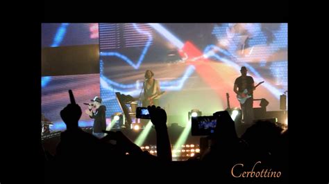 Rotta per casa di dio è una canzone di 883. Max"Pezzali" 20 live Tour - "Rotta per casa di Dio ...