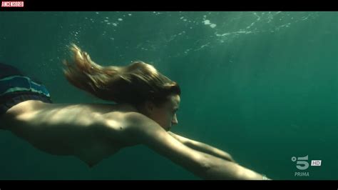 Голая Caterina Biasiol в The Silence Of The Water