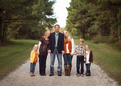 Maybe you would like to learn more about one of these? A fabulous autumn family session | Photography poses ...