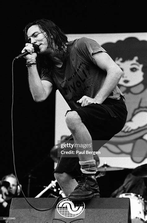 Photo Of Pearl Jam Pinkpop 1992 Pearl Jameddie Vedder News Photo Getty Images