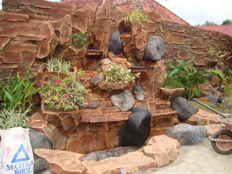 Dekorasi alam yang wajib banget kalian punya adalah batu alam, pohon yang berukuran kecil/sedang dan pastikan pohonnya rindang membuat teras kalian lebih segar. JASA KOLAM IKAN, TAMAN HIAS, GAZEBO,BATU SIKAT, RELIEF ...
