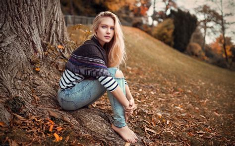 Wallpaper 2048x1280 Px Barefoot Blonde Depth Of Field Long Hair Looking At Viewer Model