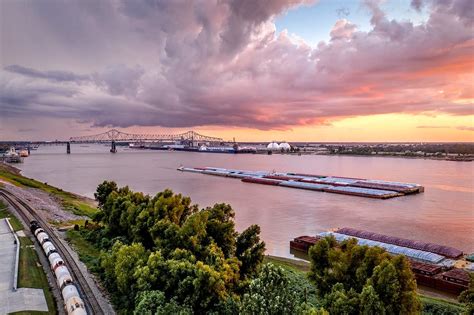 Low Mississippi River Water Levels Impacting Barge Traffic