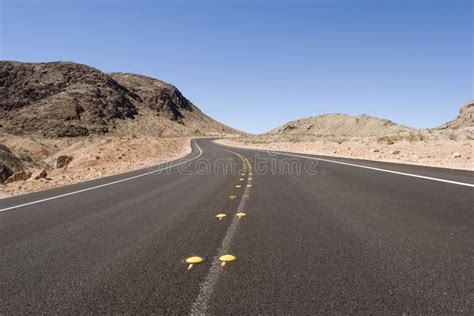 Long Desert Road Stock Image Image Of Traffic Curvy 3530467