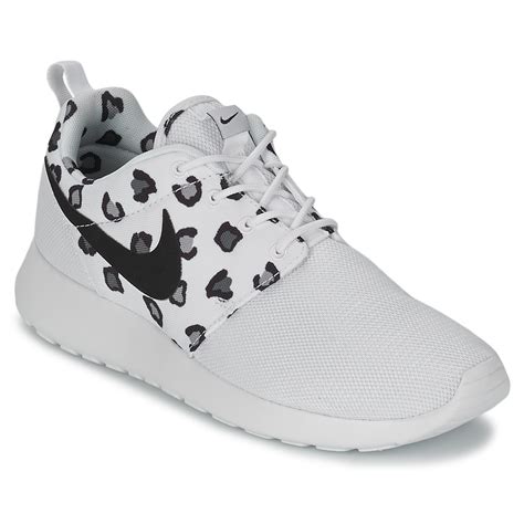 Découvrez notre sélection de sneakers et baskets femme adidas, nike, puma, new balance. Baskets basses Nike ROSHE RUN Blanc / Noir - Baskets Femme ...