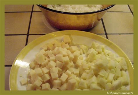 SALADE DE RADIS NOIR AUX POMMES ET À LEMMENTAL
