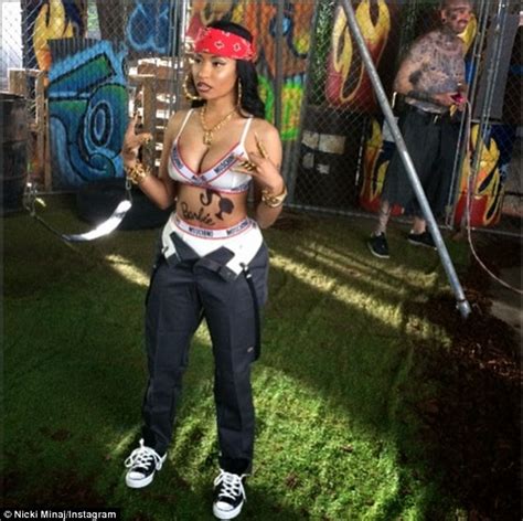 Nicki Minaj Displayed Her Ample Cleavage And Toned Mid Riff In A Moschina Bra
