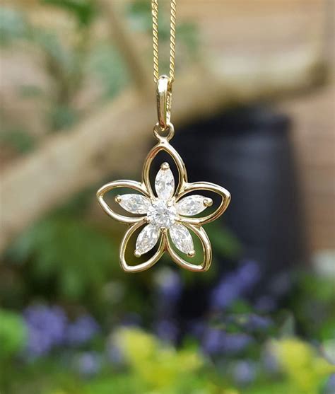 Ct Yellow Gold Sparkling Flower Pendant Necklace Chains Of Gold