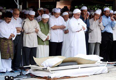 Sholat ini sebaiknya dilakukan secara berjamaah, meskipun dulalukan sendiri juga juga bisa. Cara Mudah Dan Bacaan Solat Jenazah | Malaysia Top Blogger