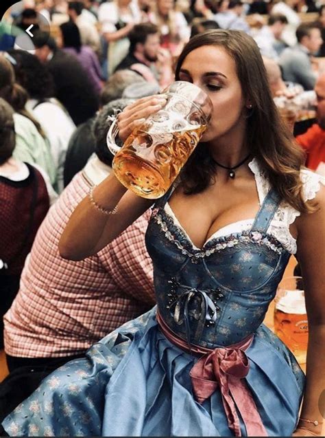 Pin By Pbwv On Dirndl German Beer Girl Oktoberfest Woman Oktoberfest