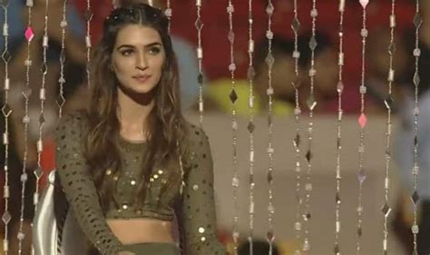 kriti sanon looked smoking hot at the ipl opening ceremony in this dazzling outfit