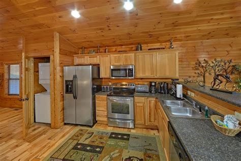 Marvelous 4 bedroom w screened pool close to disney 1569. Gatlinburg Cabin With Theater Room And Views