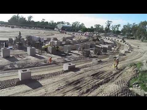 Ahora se comenzará la construcción de uno en santiago del estero, que correrá con muchas chances. ⚽️🏟🇦🇷 Obra Estadio Unico Santiago del Estero - Diciembre 2018 ⚽️ - YouTube