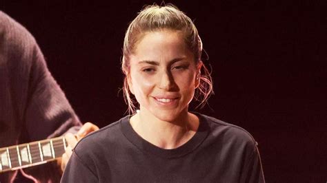 Bye Beauty Standards Lady Gaga Performt Ungeschminkt Bei Den Oscars