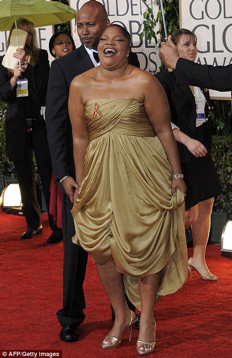 Precious Actress Mo Nique Shows Off Her Hairy Legs At The Golden Globe