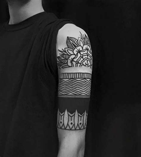 Vücudunu döven birçok popüler erkek manken var ama hepsi efsanevi ya da havalı değil. Üst Kol Dövmeleri / Upper Arm Tattoos panosundaki Pin