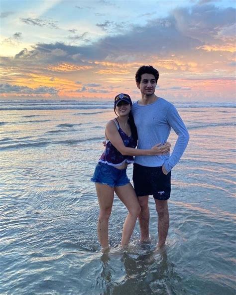 7 Potret Sara Ali Khan Dan Ibrahim Ali Khan Sibling Goals