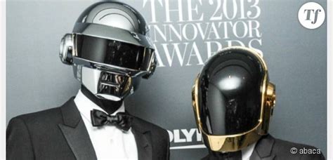 Daft punk win album of the year grammys. Daft Punk sans casques dans le public des Grammy : la ...
