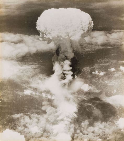 Under A Mushroom Cloud Hiroshima Nagasaki And The Atomic Bomb