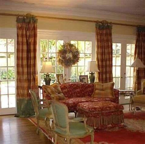 Curtain design for living room comes in many variations and each of them gives a distinct ambiance to the room. 1012 best DECORATING WITH RED images on Pinterest | Living ...