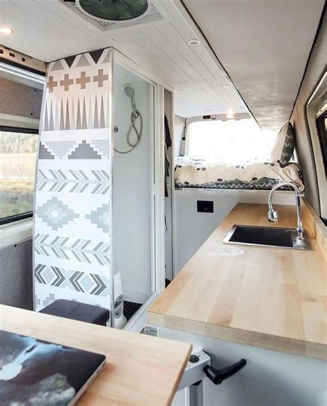 Gorgeous RV Decorating Ideas Interior De Casa Rodante Interiores De Caravanas Vida De Van