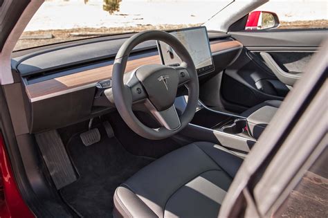 Video Exclusive A Closer Look At The Tesla Model 3s Interior