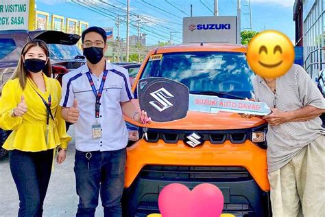 Viral Retired Teacher Ignored In A Car Showroom Buys Car From Dealer Php593k In Cash Sagisag