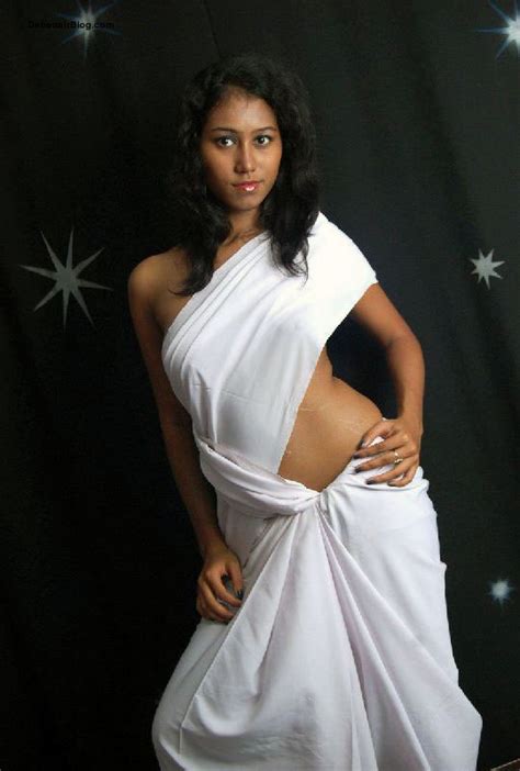 Hot Girls Around The World Desi Model Striping In White Saree Without