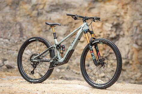 First Look The Pivot Shuttle Sl Is The Lightest E Mtb In Its Class