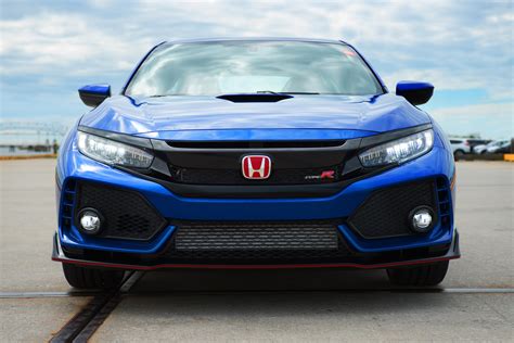 Honda waited so long to introduce the civic type r to the us market. The First U.S.-spec 2017 Honda Civic Type R Will Be ...