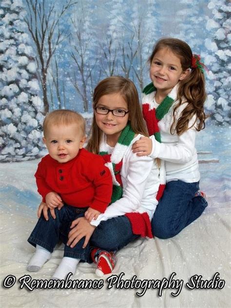 A Fun Sibling Pose For Christmas Or Winter Portraits Children