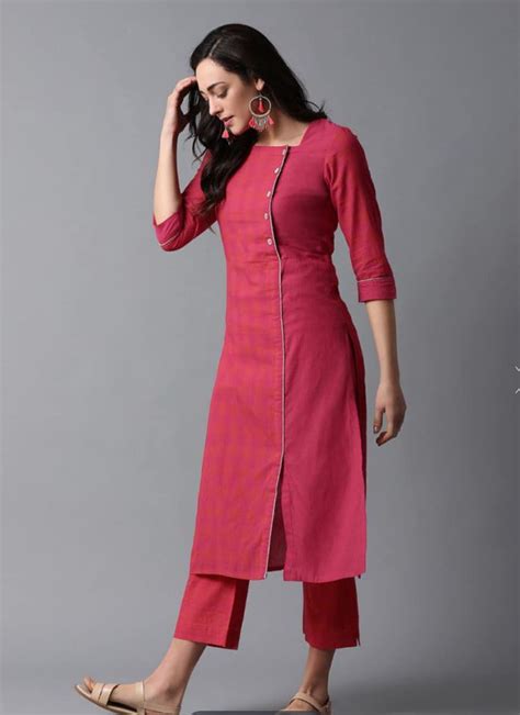 New girls and ladies kurti is traditional clothing that is worn is pakistan, india, bangladesh and middle east. Kurti Designs 2019 | 18 Trending Must Try Latest Kurti Designs