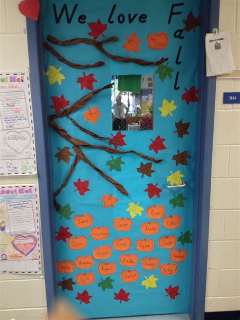 Pin de Natalie Kaiser en My DIY | Decoraciones para la puerta del aula