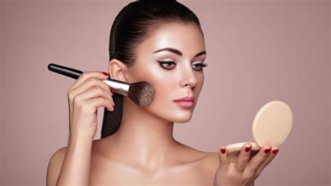 6 Tipos De Iluminadores Para Un Maquillaje Perfecto Mui Belleza