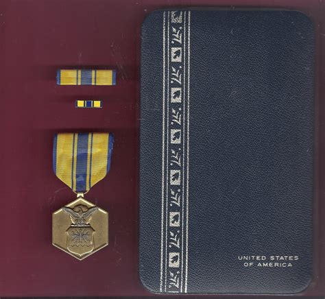 Usaf Air Force Commendation Medal In Case With Ribbon Bar And Lapel Pin