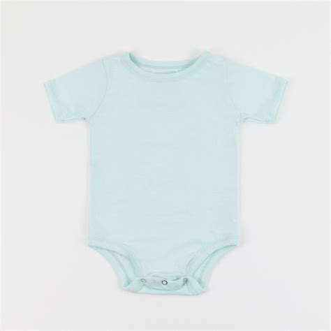 All she needs to wear is a onesie underneath her swaddling blanket, if she likes to be swaddled. Short Sleeve Onesie | Organic cotton onesie, Onesies ...