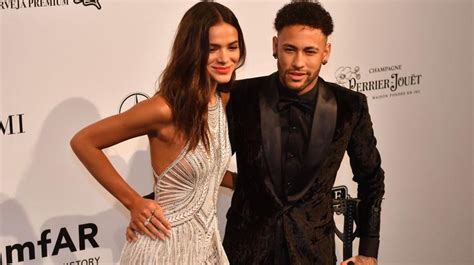 Instagram Neymar Y Bruna Marquezine Completamente Enamorados En Gala