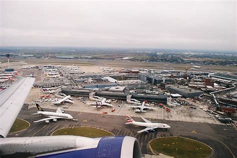 L'aéroport de londres heathrow est un immense et important aéroport international desservant londres, la capitale de l'angleterre. Aéroport de Londres-Heathrow - Wikiwand