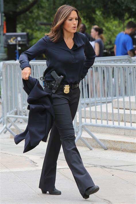 Mariska Hargitay And Cast Filming Law And Order Special Victims Unit In Nyc 9115