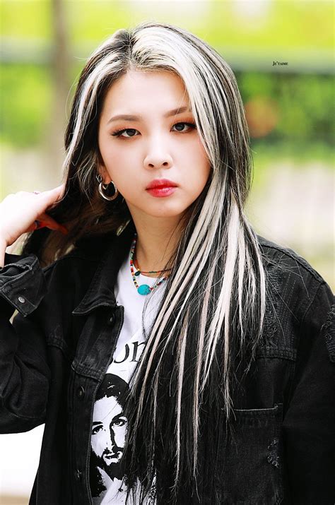 𝐤𝐚𝐫𝐝 𝐩𝐢𝐜𝐬 On Twitter In 2020 Kpop Hair Color White Hair Highlights