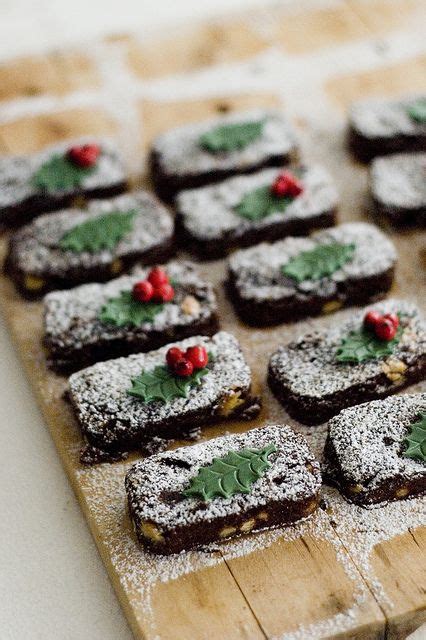 These easy santa hat christmas brownies are topped with strawberries and cream. Cute way to decorate brownies | Mmmmm.... | Pinterest ...