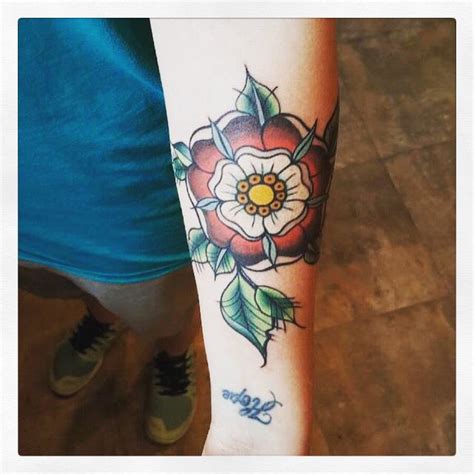 The tattoos community on reddit. Tudor rose tattoo | Tudor rose tattoos, Traditional tattoo ...