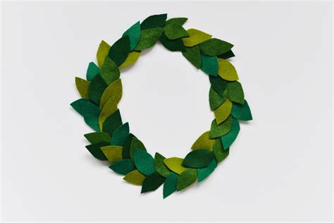 Diy Christmas Wreath How To Make With Leftover Felt