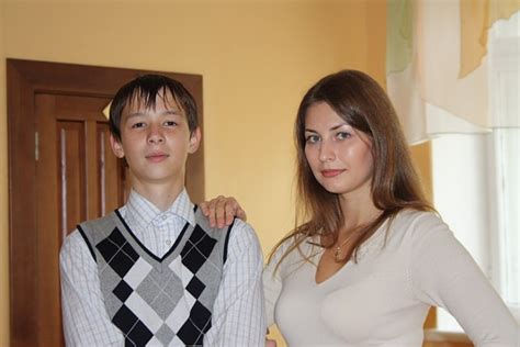 【画像】ロシアの女教師エロすぎ・・・。これはたまらんわ ポッカキット