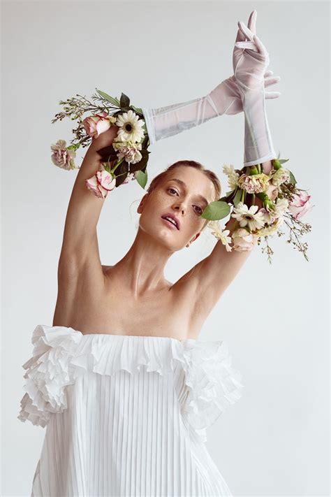 Long White Gloves Decorated With Flowers Fashion Photography Poses