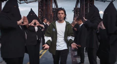 Orelsan Toujours Aussi Fou Dans Le Clip De Basique