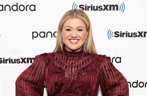 kelly clarkson casually confirms that she has an extremely active sex life