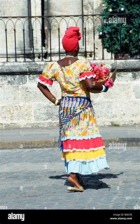 vestido tradicional mujer cubana fotografías e imágenes de alta resolución alamy