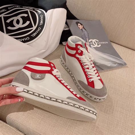Mantiques modern's chanel tennis balls are a fashion collector's dream. Pin by Cartfashion Shop Chloe on Chanel in 2020 | Womens ...