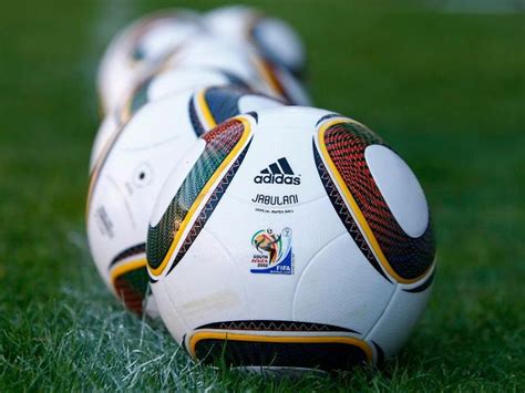 Deutschlandsane sieht sich in der bringschuld. Adidas: Neuer Ball für die Fußball-EM 2012 in 2020 ...
